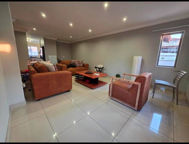 5 BEDROOM PROPERTY TO RENT IN DIE HOEWES
